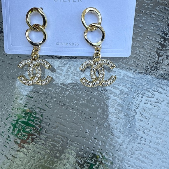 Earring - Picture 1 of 1